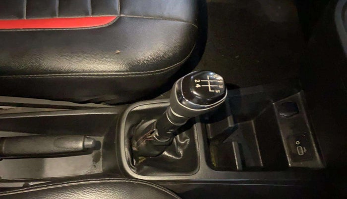 2022 Renault Kwid RXT 1.0 (O), Petrol, Manual, 52,133 km, Gear Lever
