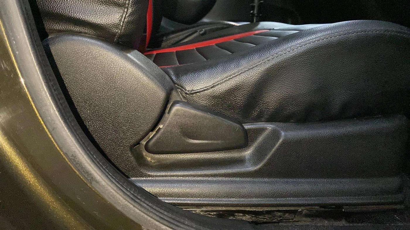2022 Renault Kwid RXT 1.0 (O), Petrol, Manual, 52,172 km, Driver Side Adjustment Panel