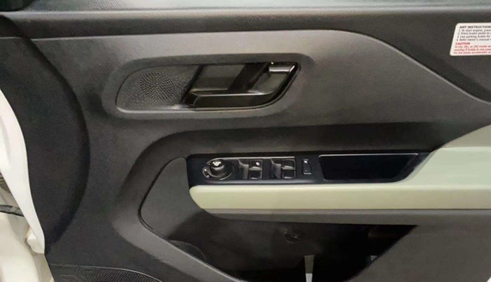2022 Tata PUNCH ADVENTURE AMT, Petrol, Automatic, 24,455 km, Driver Side Door Panels Control