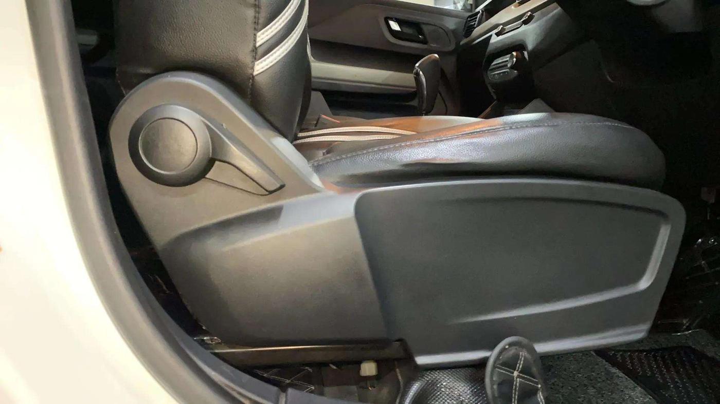 2022 Tata PUNCH ADVENTURE AMT, Petrol, Automatic, 24,836 km, Driver Side Adjustment Panel