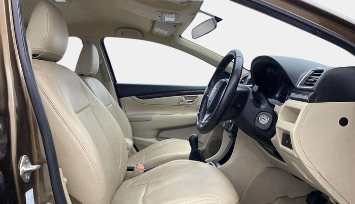 2016 Maruti Ciaz VXI+, Petrol, Manual, 56,080 km, Right Side Front Door Cabin
