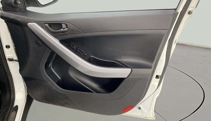 2023 Tata NEXON XMA SUNROOF DIESEL, Diesel, Automatic, 24,135 km, Driver Side Door Panels Control