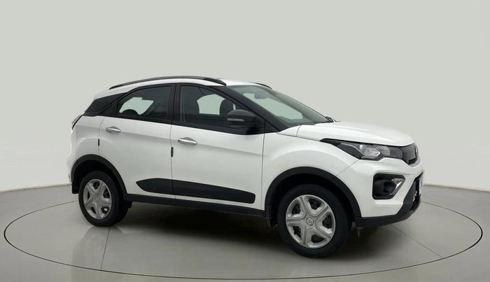 2023 Tata NEXON XMA SUNROOF DIESEL, Diesel, Automatic, 24,135 km, Right Front Diagonal