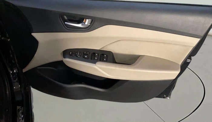2022 Hyundai Verna SX 1.5 VTVT, Petrol, Manual, 25,449 km, Driver Side Door Panels Control