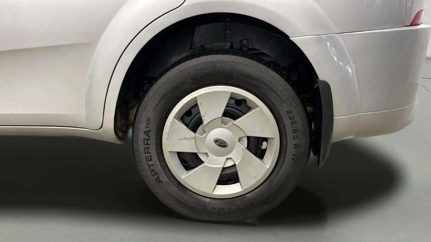 2020 Mahindra XUV500 W5, Diesel, Manual, 97,972 km, Left Rear Wheel