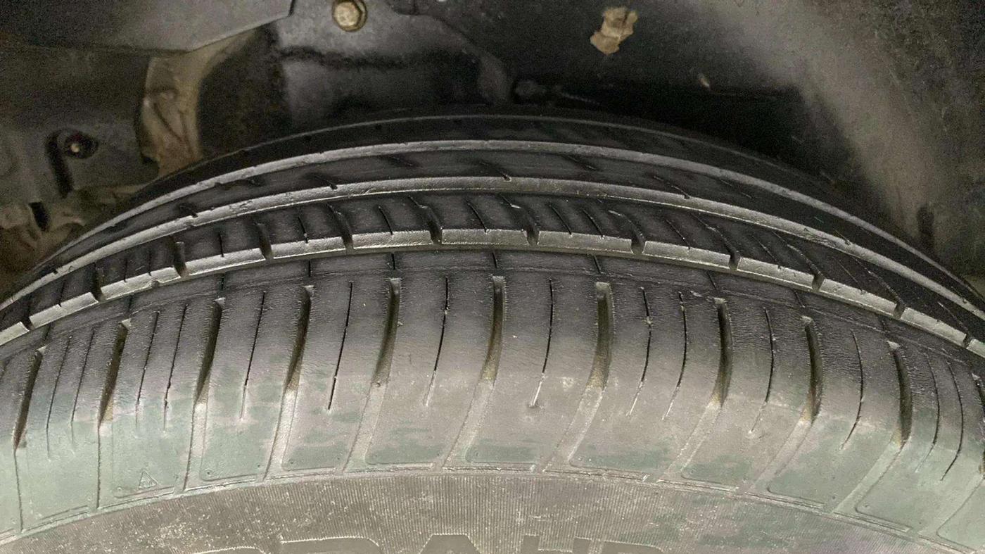 2020 Mahindra XUV500 W5, Diesel, Manual, 97,972 km, Right Rear Tyre Tread