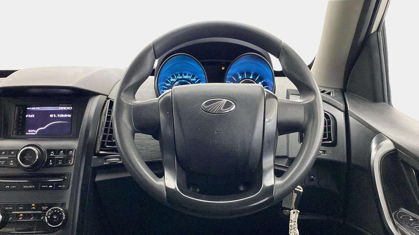 2020 Mahindra XUV500 W5, Diesel, Manual, 97,972 km, Steering Wheel Close Up