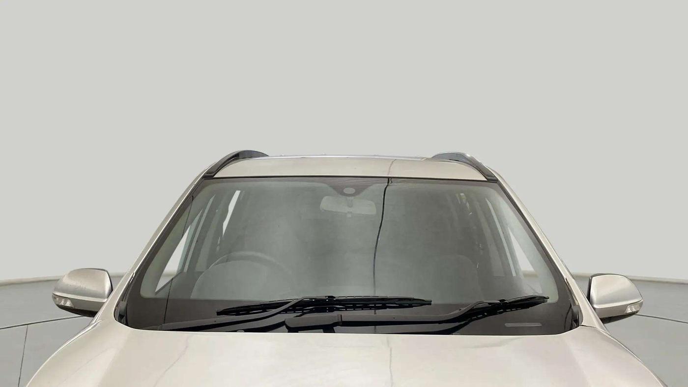 2020 Mahindra XUV500 W5, Diesel, Manual, 97,972 km, Front Windshield