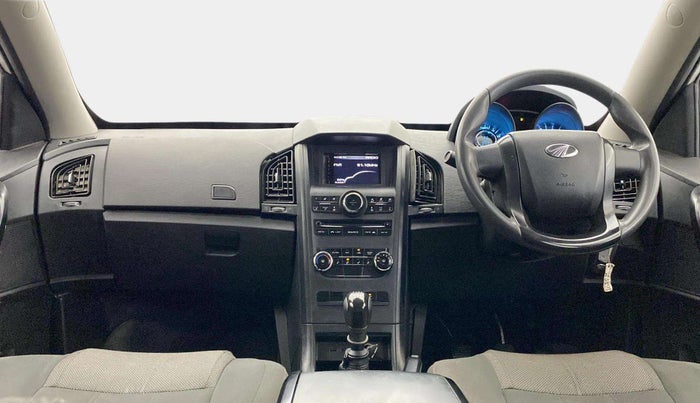 2020 Mahindra XUV500 W5, Diesel, Manual, 97,179 km, Dashboard