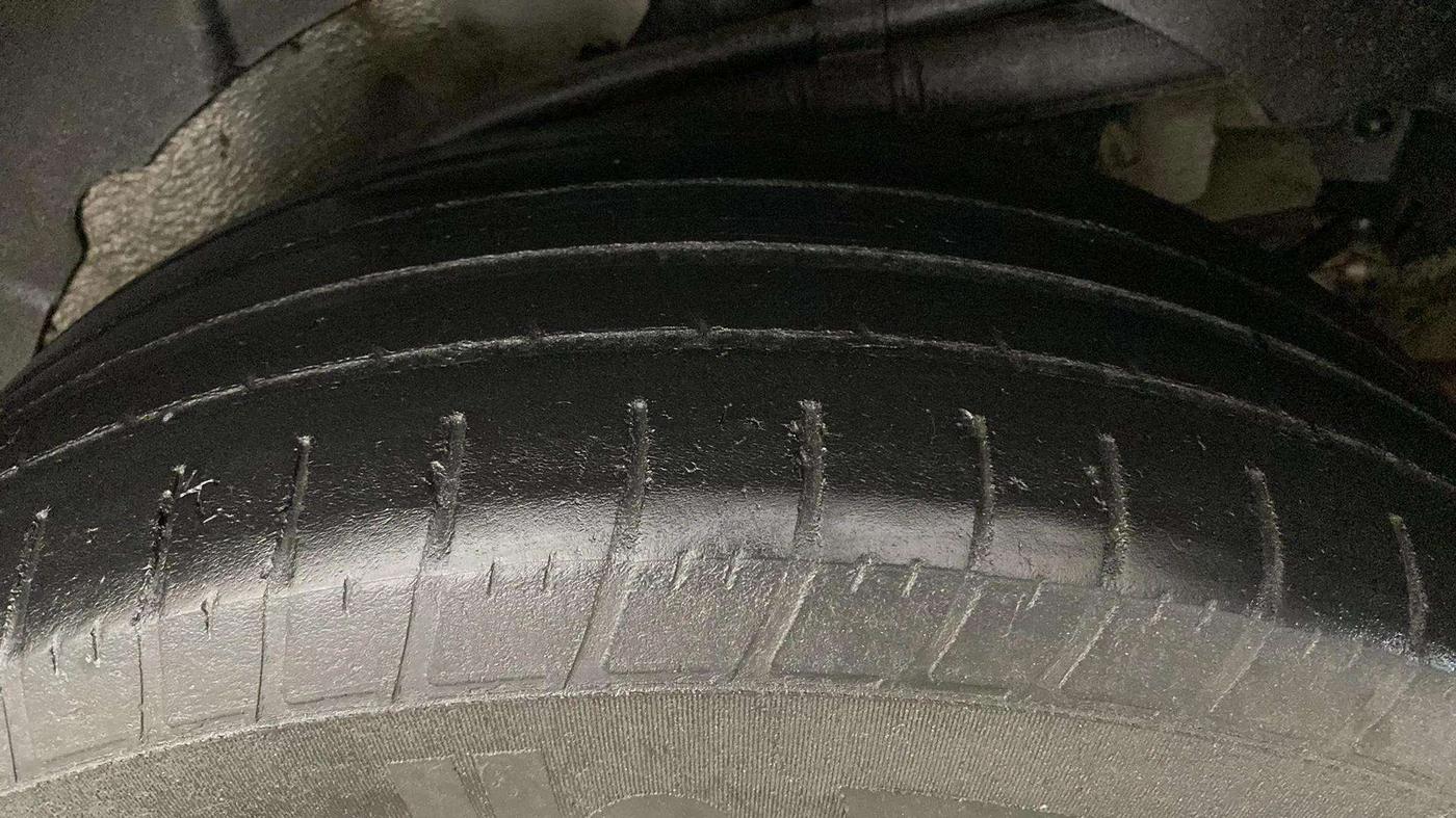 2020 Mahindra XUV500 W5, Diesel, Manual, 97,972 km, Left Rear Tyre Tread
