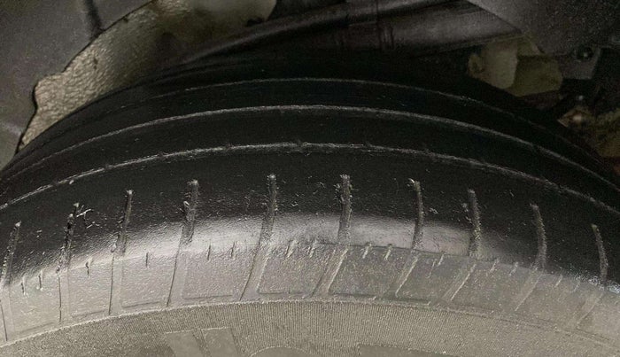 2020 Mahindra XUV500 W5, Diesel, Manual, 97,179 km, Left Rear Tyre Tread