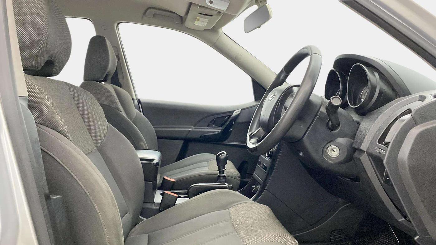 2020 Mahindra XUV500 W5, Diesel, Manual, 97,972 km, Right Side Front Door Cabin