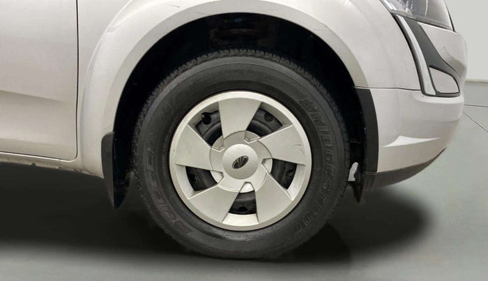 2020 Mahindra XUV500 W5, Diesel, Manual, 97,179 km, Right Front Wheel