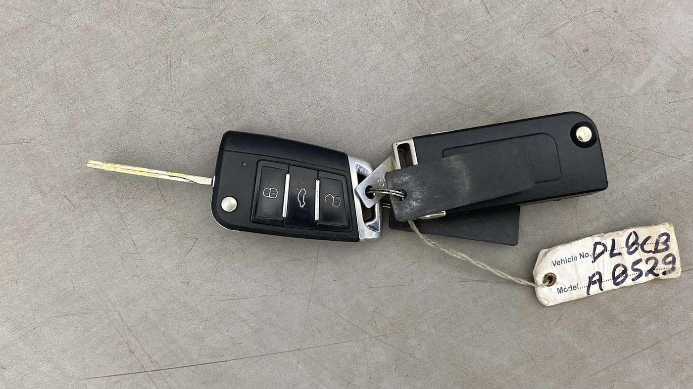 2020 Mahindra XUV500 W5, Diesel, Manual, 97,972 km, Key Close Up