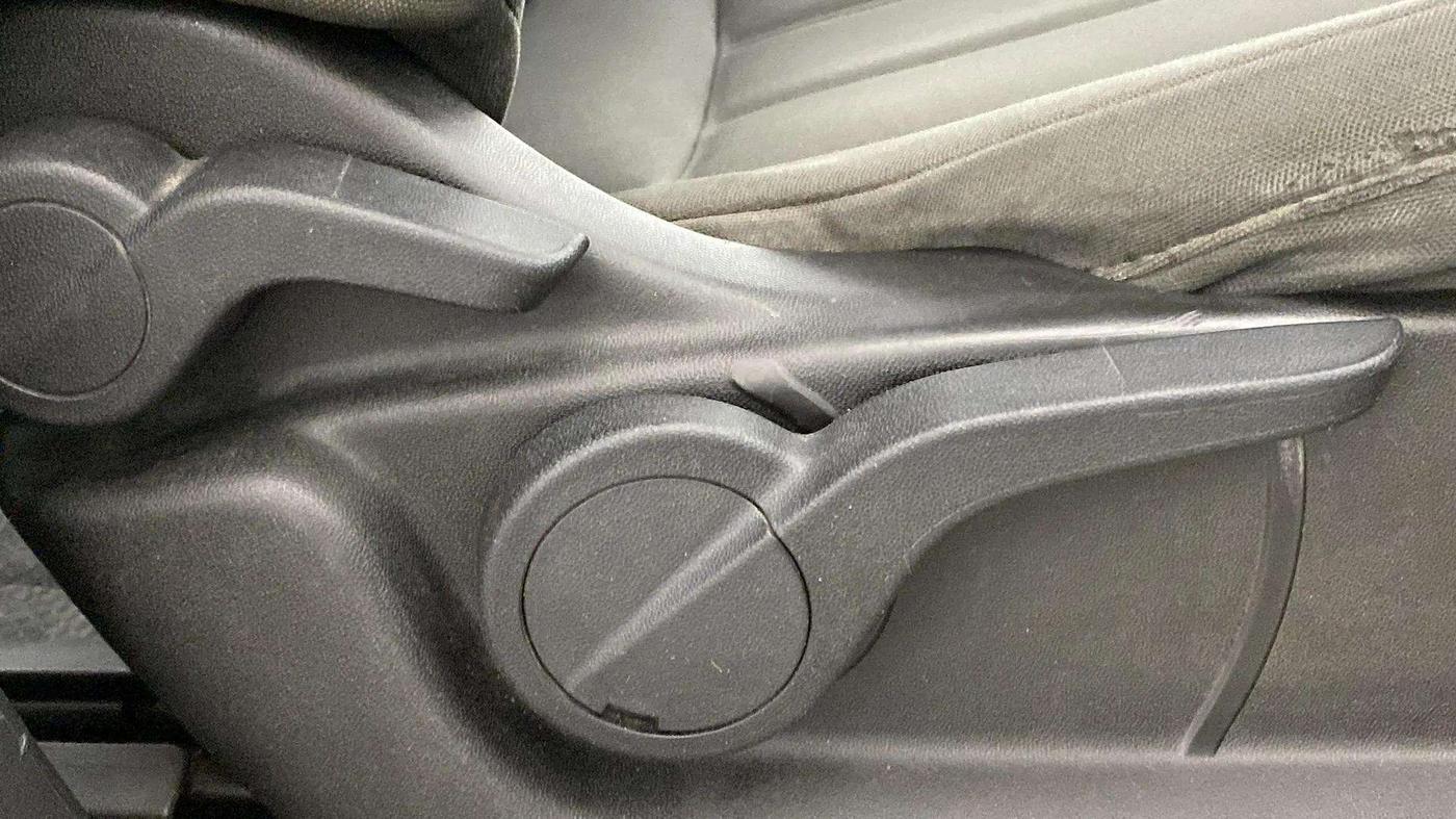 2020 Mahindra XUV500 W5, Diesel, Manual, 97,972 km, Driver Side Adjustment Panel