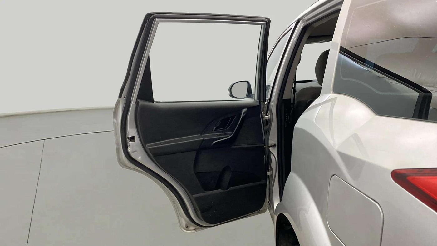 2020 Mahindra XUV500 W5, Diesel, Manual, 97,972 km, LHS Rear Door