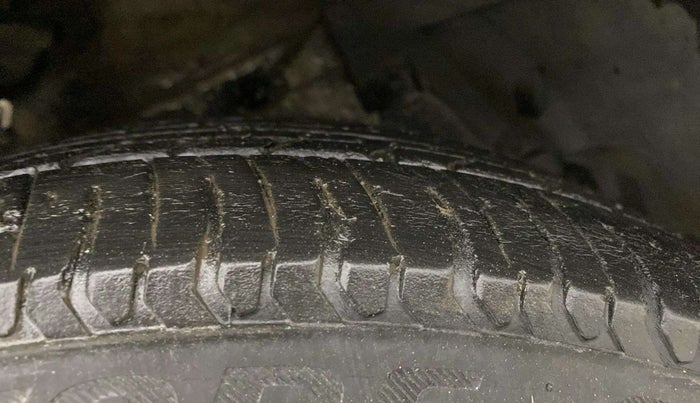 2021 Maruti Swift Dzire TOUR S-CNG, CNG, Manual, 82,132 km, Right Front Tyre Tread