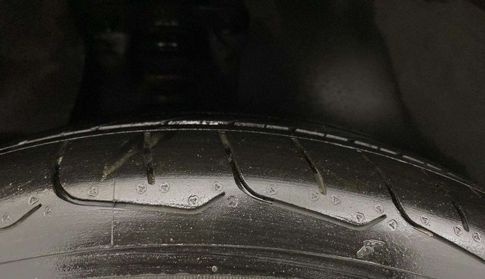 2016 Hyundai Creta SX PLUS AT 1.6 PETROL, Petrol, Automatic, 45,928 km, Right Rear Tyre Tread