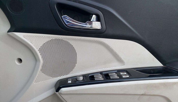 2022 Mahindra XUV300 W8 (O) 1.5 DIESEL, Diesel, Manual, 45,755 km, Driver Side Door Panels Control