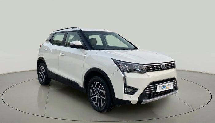 2022 Mahindra XUV300 W8 (O) 1.5 DIESEL, Diesel, Manual, 45,755 km, Right Front Diagonal