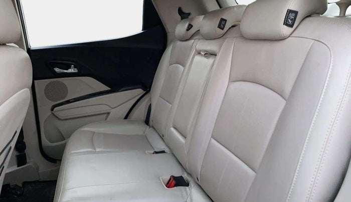 2022 Mahindra XUV300 W8 (O) 1.5 DIESEL, Diesel, Manual, 45,755 km, Right Side Rear Door Cabin