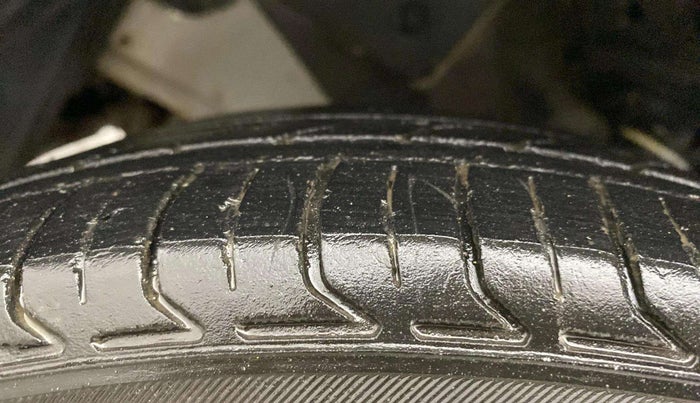 2016 Honda Brio VX AT, Petrol, Automatic, 62,489 km, Left Front Tyre Tread