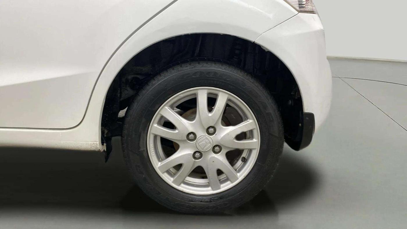 2016 Honda Brio VX AT, Petrol, Automatic, 62,489 km, Left Rear Wheel