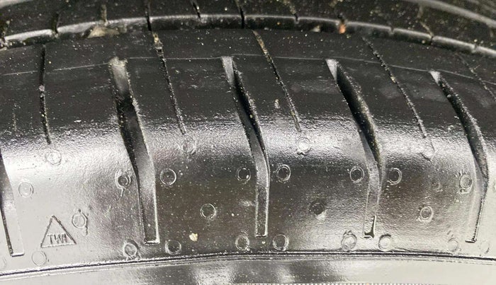 2020 Hyundai VENUE S 1.2, Petrol, Manual, 14,730 km, Right Rear Tyre Tread