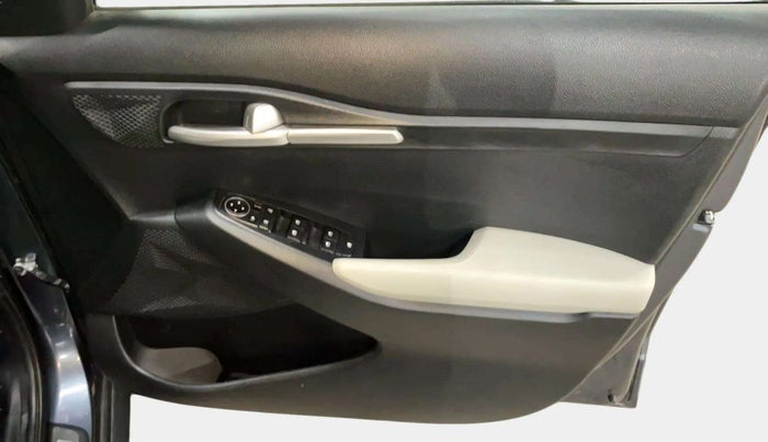 2022 KIA SELTOS HTK PLUS 1.5 IMT, Petrol, Manual, 13,025 km, Driver Side Door Panels Control