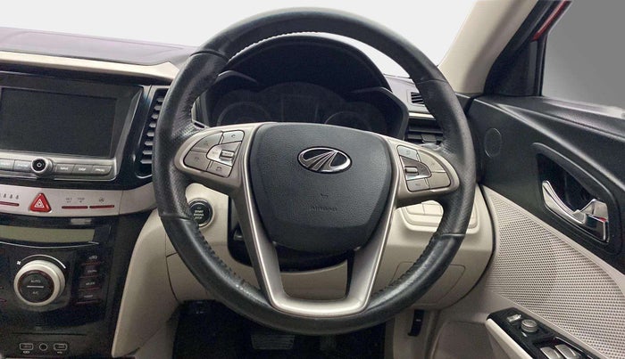 2020 Mahindra XUV300 W8 (O) 1.5 DIESEL AMT, Diesel, Automatic, 91,283 km, Steering Wheel Close Up