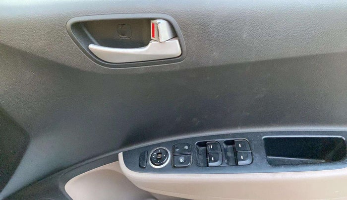 2014 Hyundai Grand i10 SPORTZ 1.2 KAPPA VTVT, Petrol, Manual, 1,00,468 km, Driver Side Door Panels Control