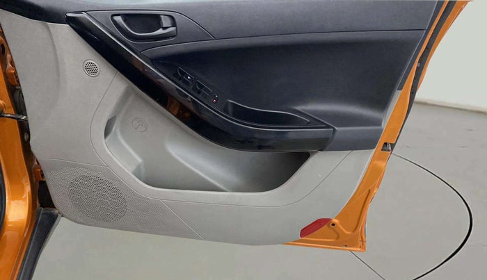 2018 Tata NEXON XMA DIESEL, Diesel, Automatic, 28,509 km, Driver Side Door Panels Control