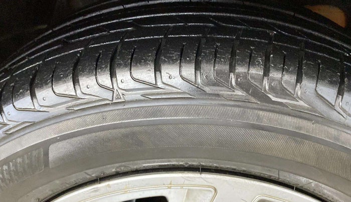 2018 Tata NEXON XMA DIESEL, Diesel, Automatic, 28,509 km, Right Front Tyre Tread