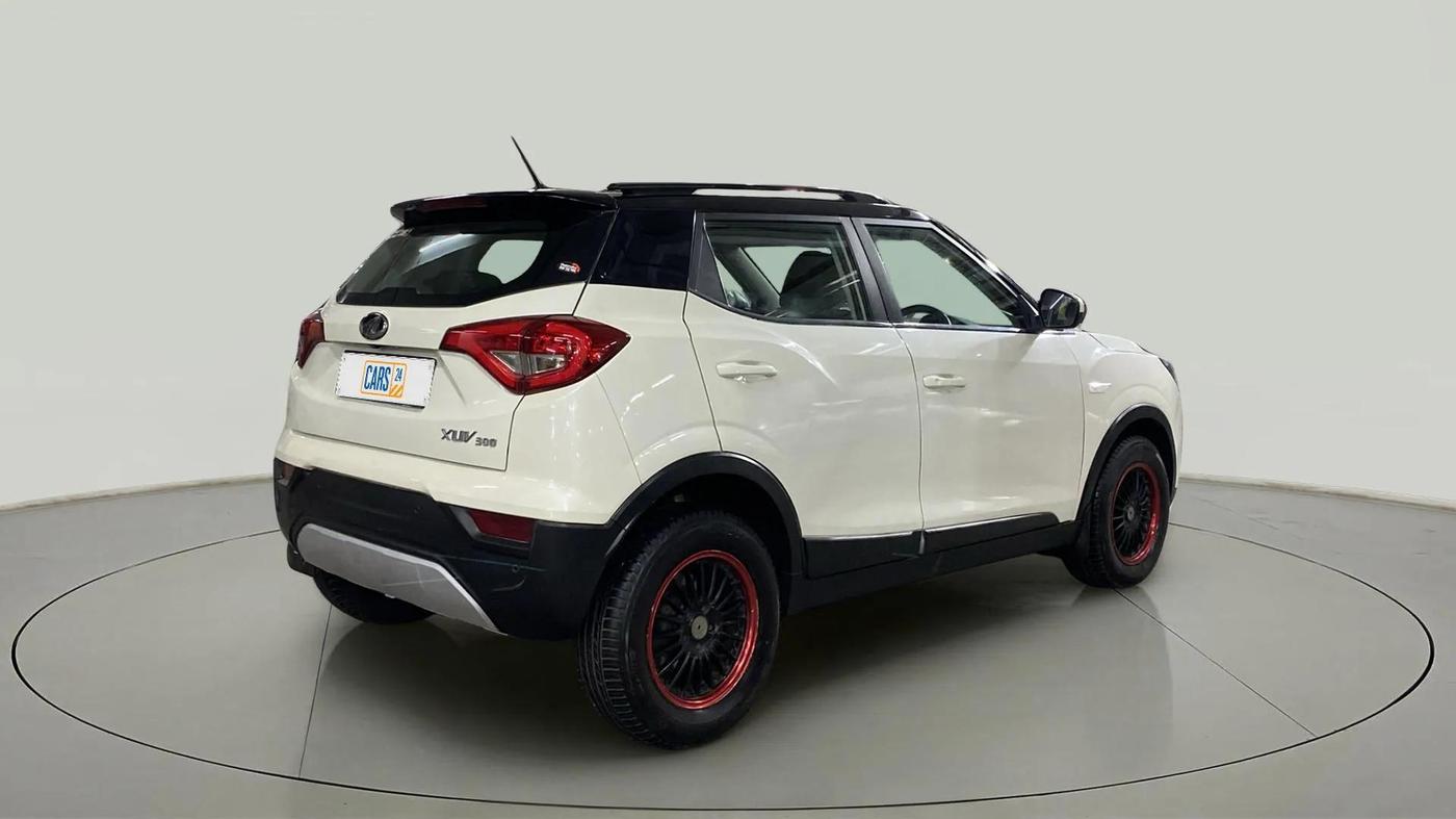 2020 Mahindra XUV300 W6 1.5 Diesel, Diesel, Manual, 67,730 km, Right Back Diagonal
