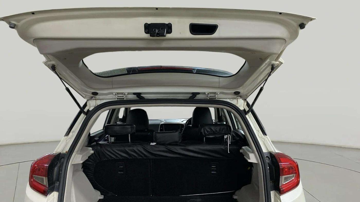2020 Mahindra XUV300 W6 1.5 Diesel, Diesel, Manual, 67,730 km, Boot Door Open