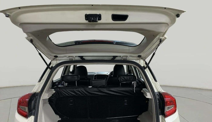 2020 Mahindra XUV300 W6 1.5 Diesel, Diesel, Manual, 67,675 km, Boot Door Open