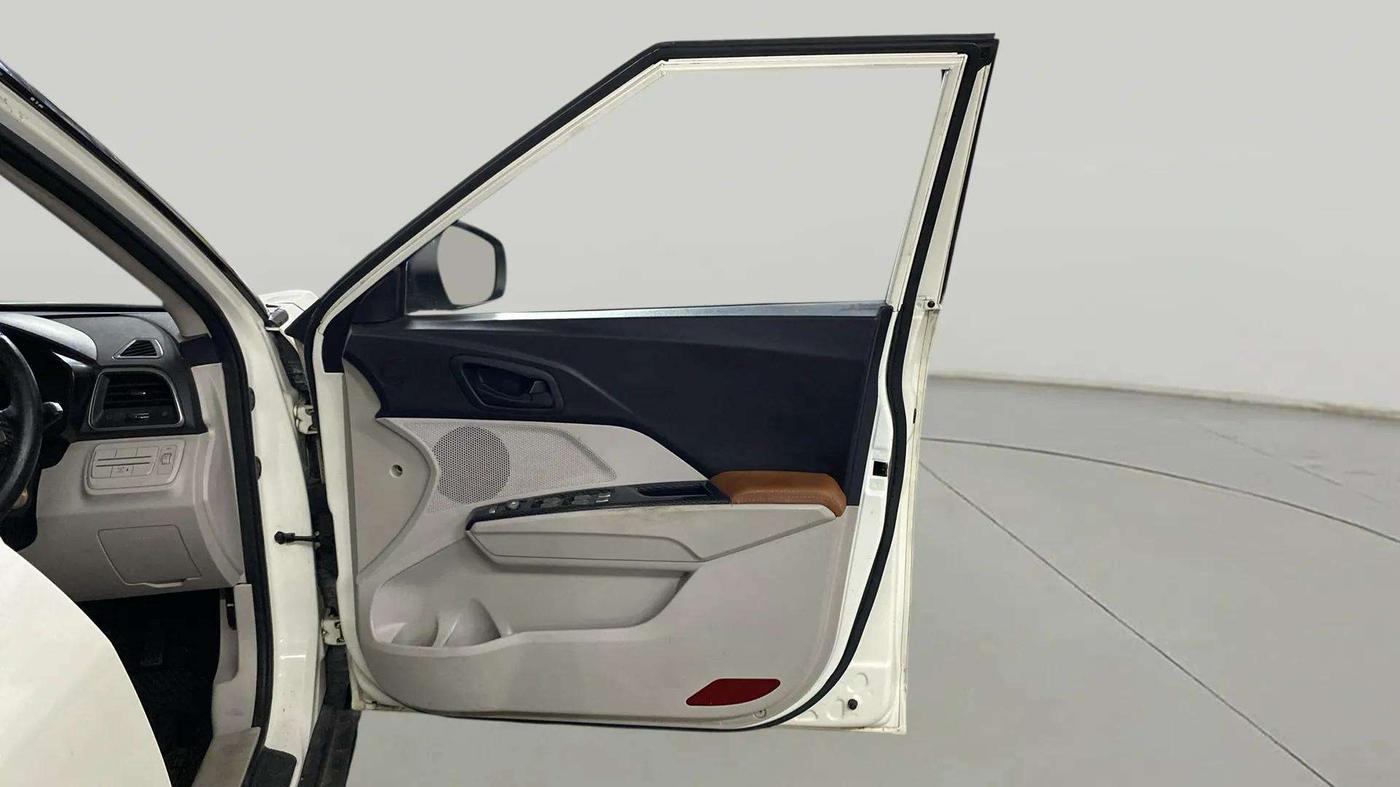 2020 Mahindra XUV300 W6 1.5 Diesel, Diesel, Manual, 67,730 km, RHS Front Door