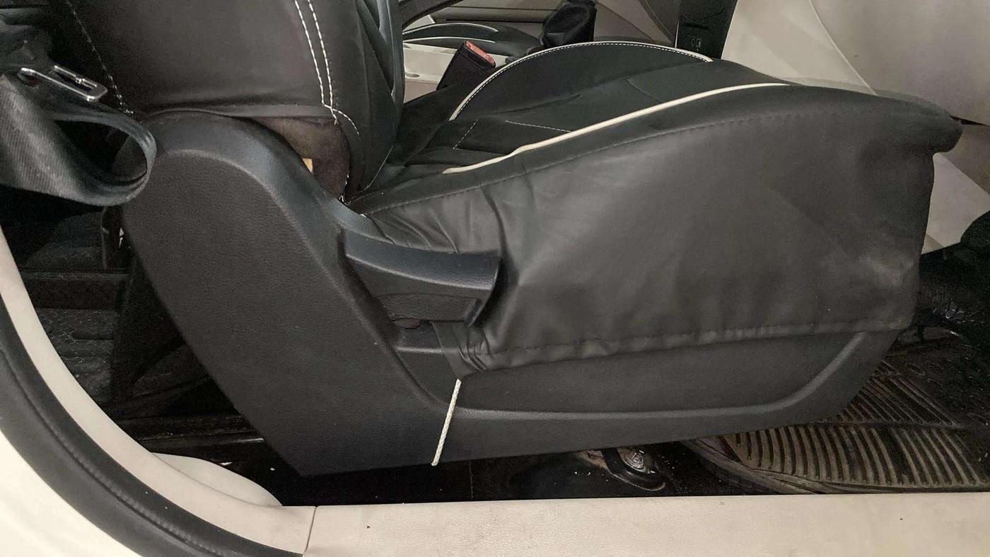 2020 Mahindra XUV300 W6 1.5 Diesel, Diesel, Manual, 67,730 km, Driver Side Adjustment Panel
