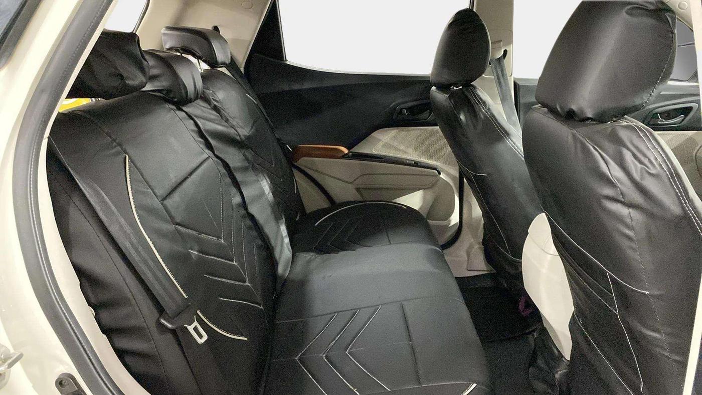 2020 Mahindra XUV300 W6 1.5 Diesel, Diesel, Manual, 67,730 km, Right Side Rear Door Cabin