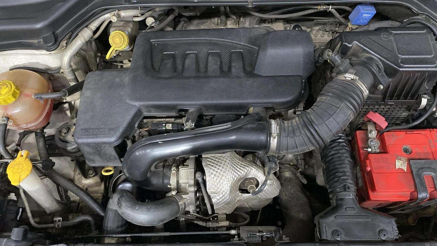 2020 Mahindra XUV300 W6 1.5 Diesel, Diesel, Manual, 67,730 km, Engine View