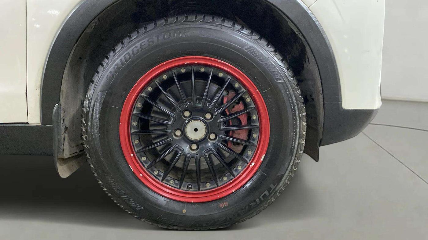 2020 Mahindra XUV300 W6 1.5 Diesel, Diesel, Manual, 67,730 km, Right Front Wheel