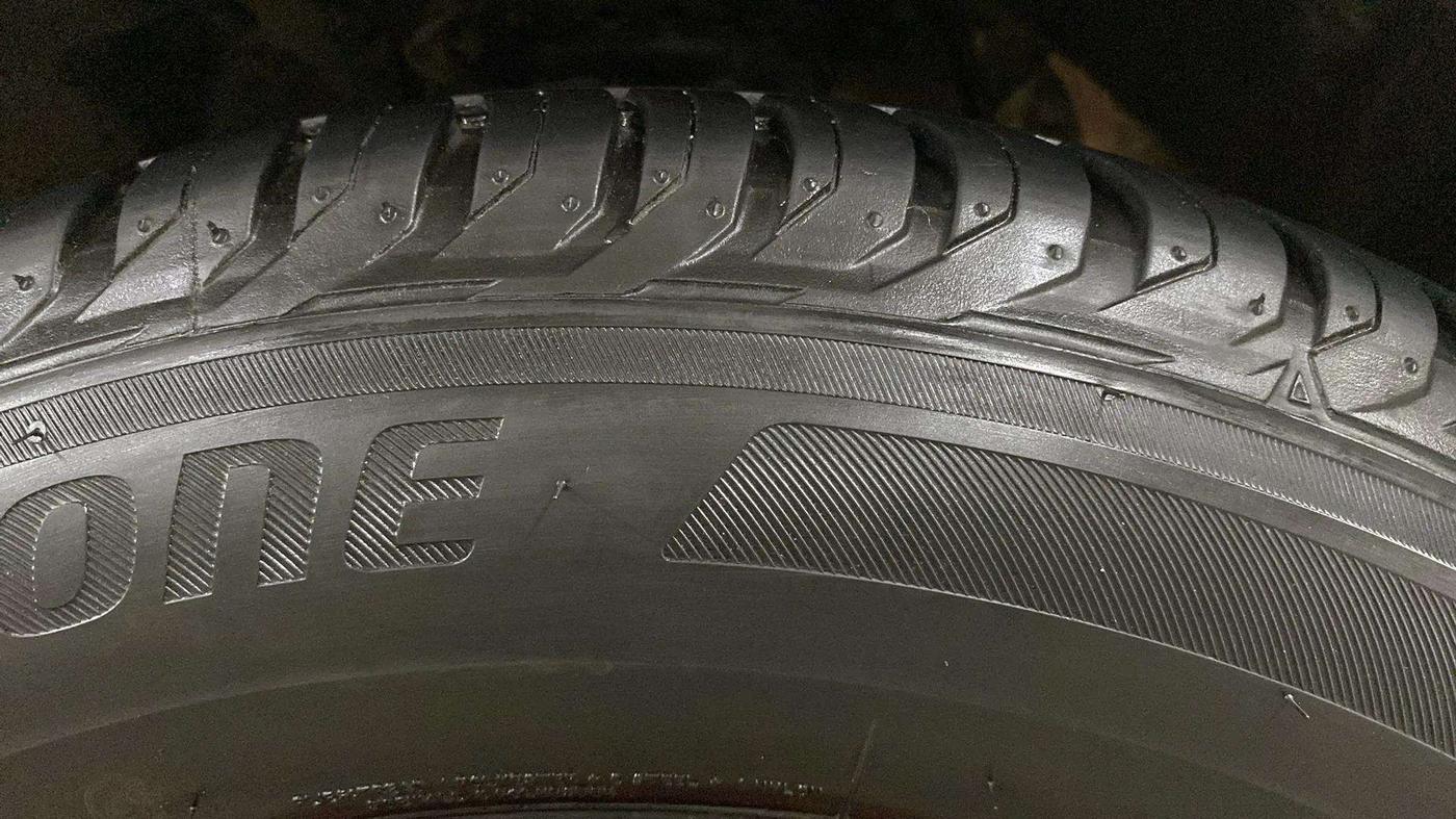 2020 Mahindra XUV300 W6 1.5 Diesel, Diesel, Manual, 67,730 km, Right Front Tyre Tread