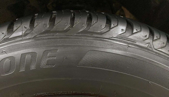 2020 Mahindra XUV300 W6 1.5 Diesel, Diesel, Manual, 67,675 km, Right Front Tyre Tread