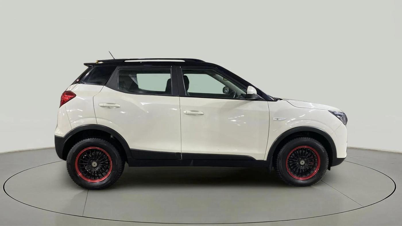2020 Mahindra XUV300 W6 1.5 Diesel, Diesel, Manual, 67,730 km, Right Side View