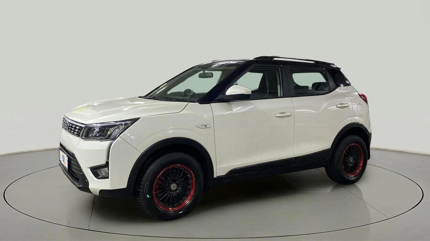 2020 Mahindra XUV300 W6 1.5 Diesel, Diesel, Manual, 67,730 km, Left Front Diagonal