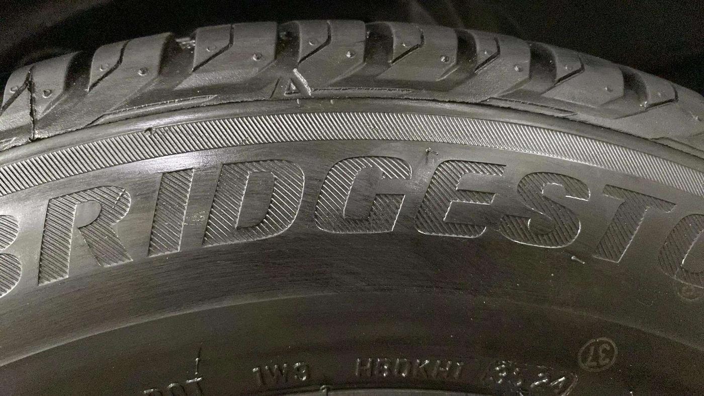2020 Mahindra XUV300 W6 1.5 Diesel, Diesel, Manual, 67,730 km, Right Rear Tyre Tread