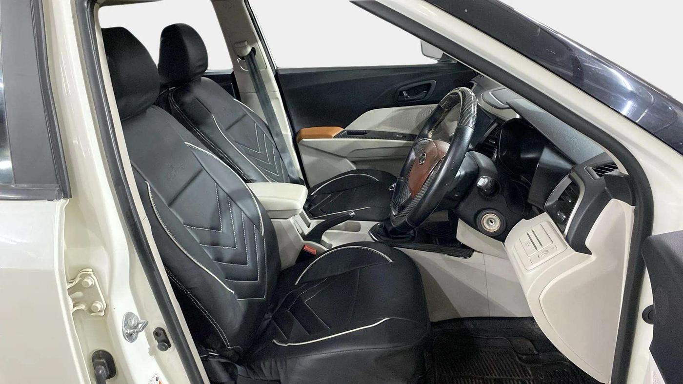 2020 Mahindra XUV300 W6 1.5 Diesel, Diesel, Manual, 67,730 km, Right Side Front Door Cabin