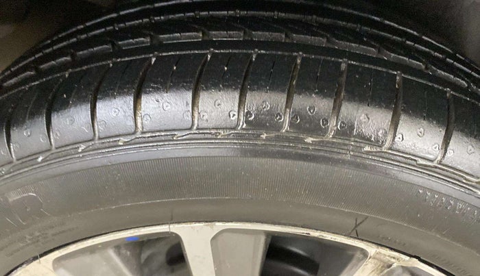 2019 Maruti Ciaz ALPHA  AT 1.5 SHVS PETROL, Petrol, Automatic, 51,689 km, Left Front Tyre Tread