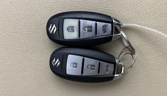 2019 Maruti Ciaz ALPHA  AT 1.5 SHVS PETROL, Petrol, Automatic, 51,689 km, Key Close Up