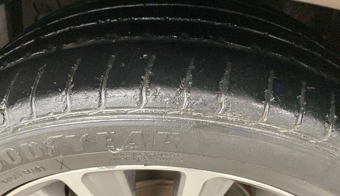 2019 Maruti Ciaz ALPHA  AT 1.5 SHVS PETROL, Petrol, Automatic, 51,689 km, Left Rear Tyre Tread